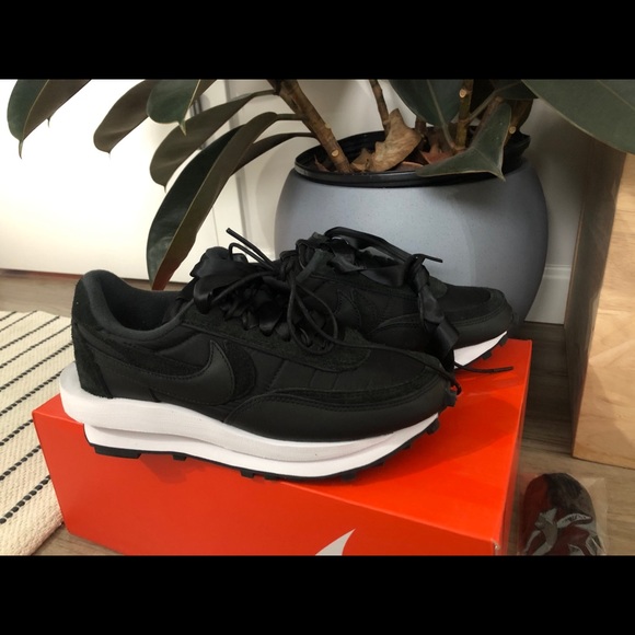 Nike Sacai Sneakers - Picture 3 of 5